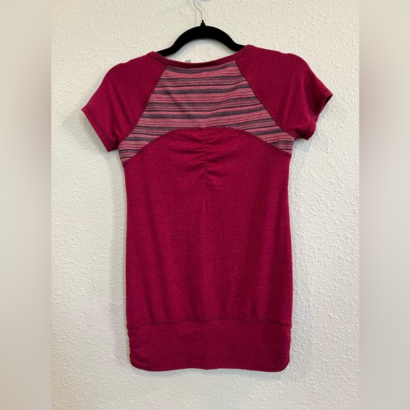 Athleta Saturnalia Short Sleeve Athletic T Shirt Fitted Stretch burgundy XXS - Picture 2 of 6